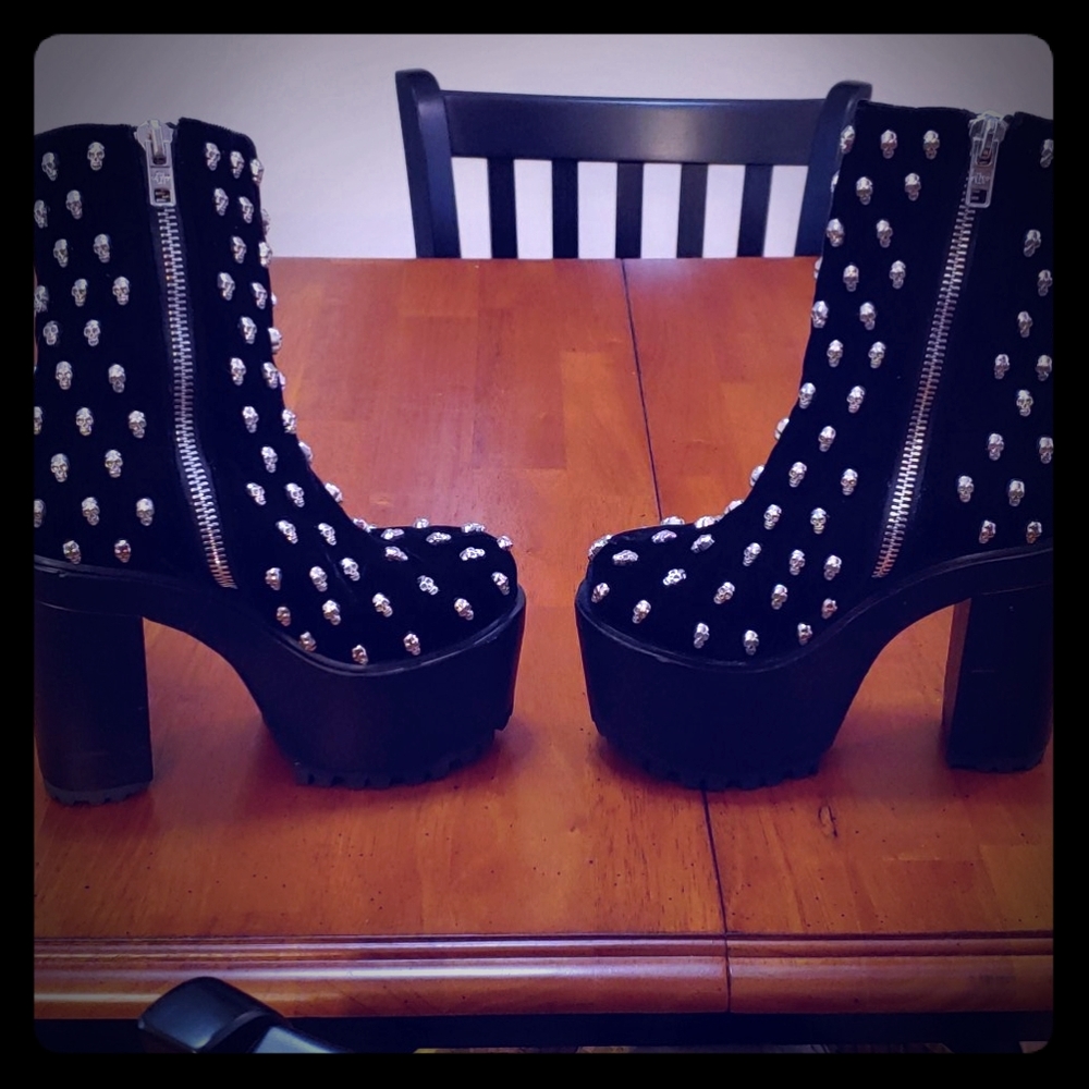 Dolls Kill platform shoes